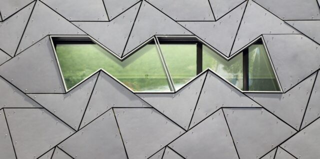 service professionnel de nettoyage de bardage métallique pour préserver l'apparence et la durabilité de vos surfaces extérieures.