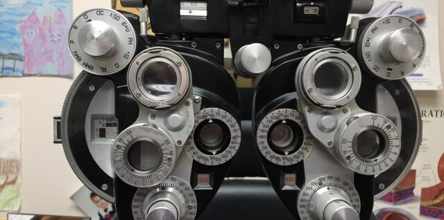 la myopie est un trouble de la vision qui rend floue la perception des objets éloignés. découvrez ses causes, symptômes et solutions pour améliorer votre vue.
